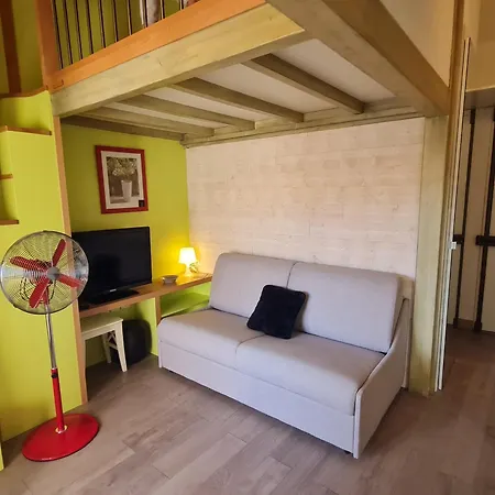 A Avec Piscine, Balcon Et Parking, Proche Commerces Et Plages. - Fr-1-780-80 Apartment Sainte-Maxime