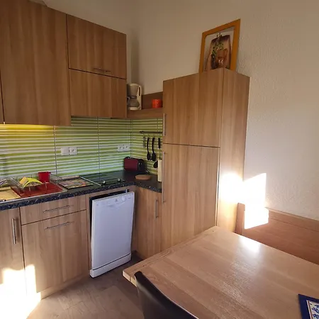A Avec Piscine, Balcon Et Parking, Proche Commerces Et Plages. - Fr-1-780-80 Apartment