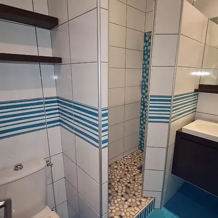 A Avec Piscine, Balcon Et Parking, Proche Commerces Et Plages. - Fr-1-780-80 Apartment *