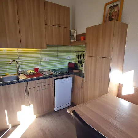 A Avec Piscine, Balcon Et Parking, Proche Commerces Et Plages. - Fr-1-780-80 *